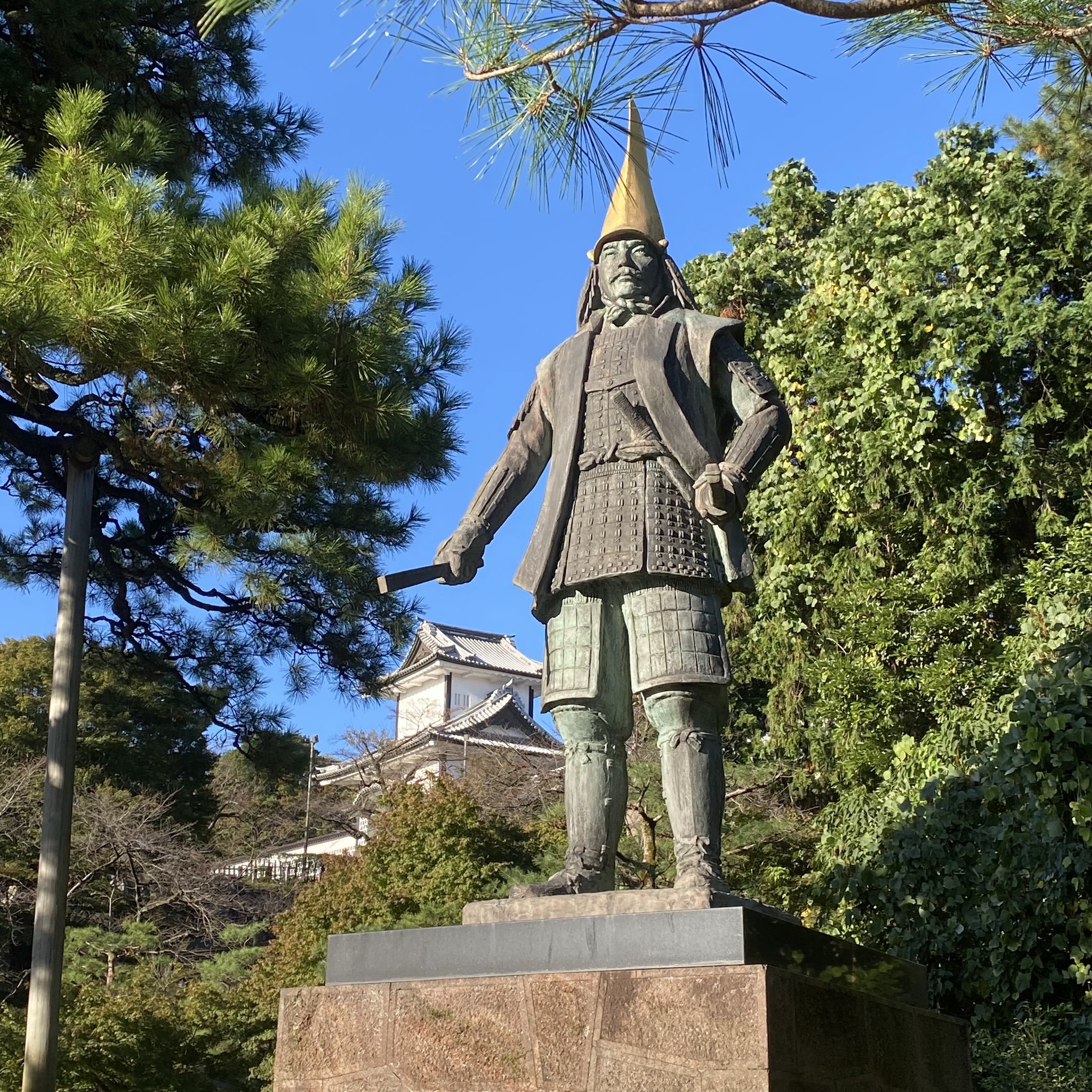 兼六園下・金沢城バス停（白鳥路）